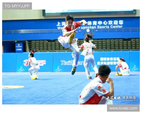 世界蹦床锦标赛空中转体动作的力学模型